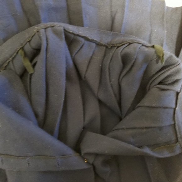 Pleated wool skirt in navy blue - Picture 5 of 5
